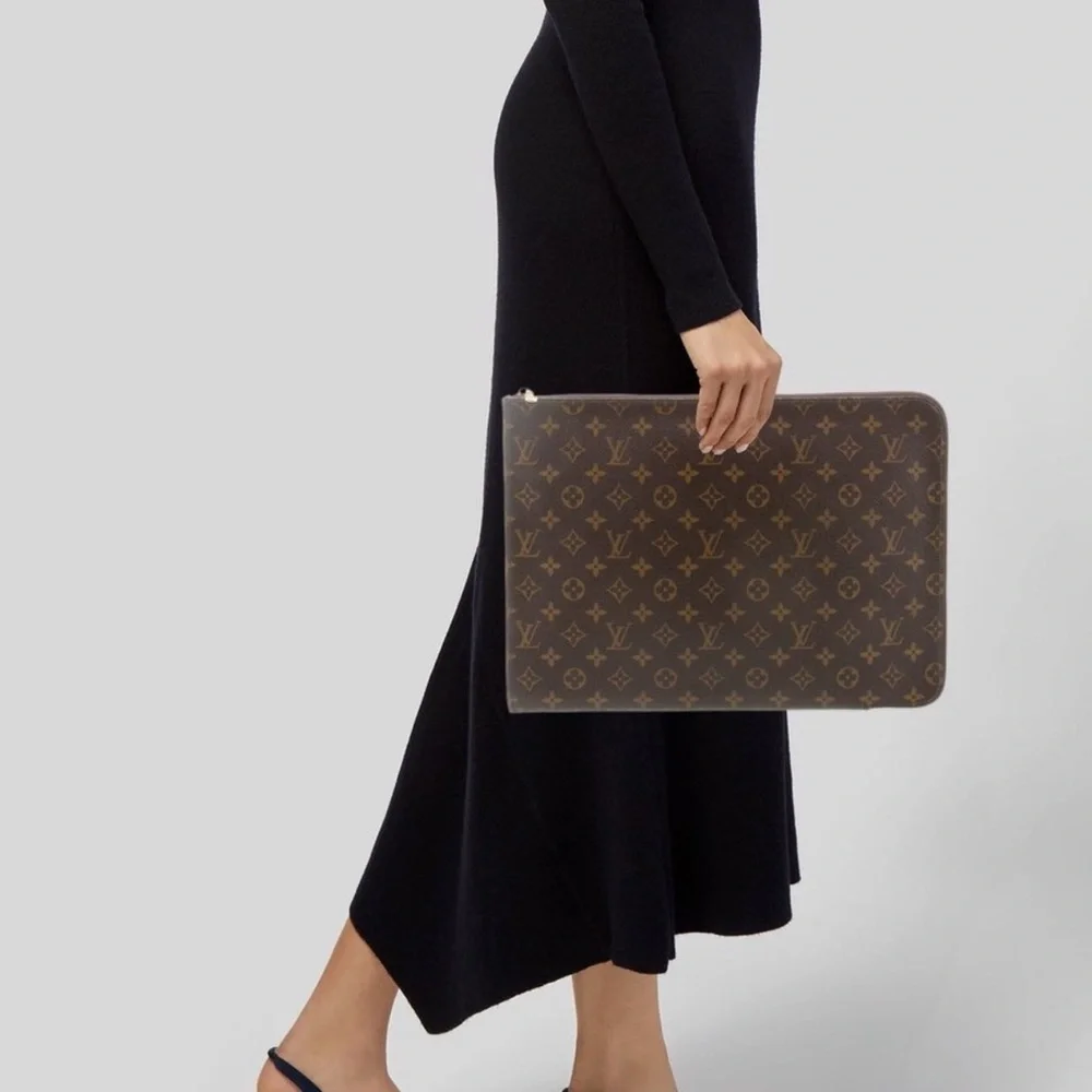 ♥️RARE ♥️LOUIS VUITTON DOCUMENT/LAPTOP HOLDER! GREAT CONDITION! 100% AUTHENTIC
